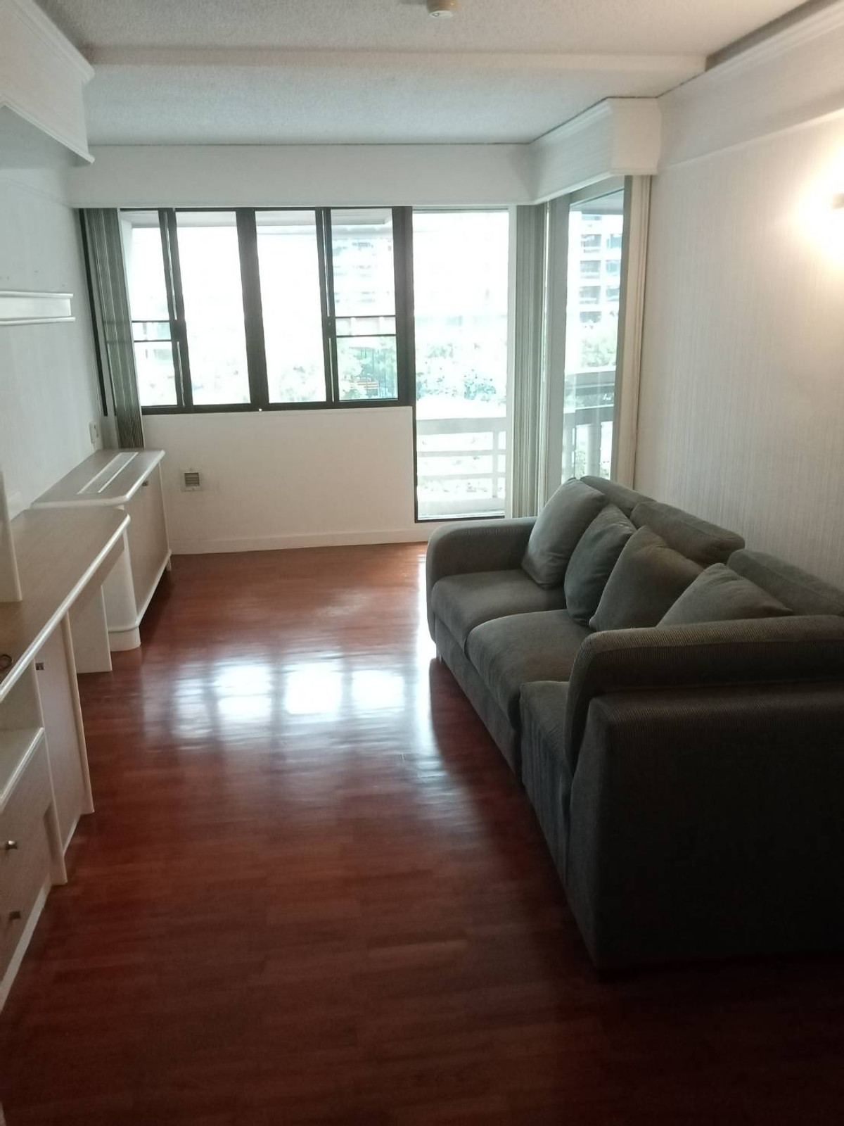 Ambassador Court 200 sq.m. 中 日 Please add LINE ID @806qphgn o8415o5483