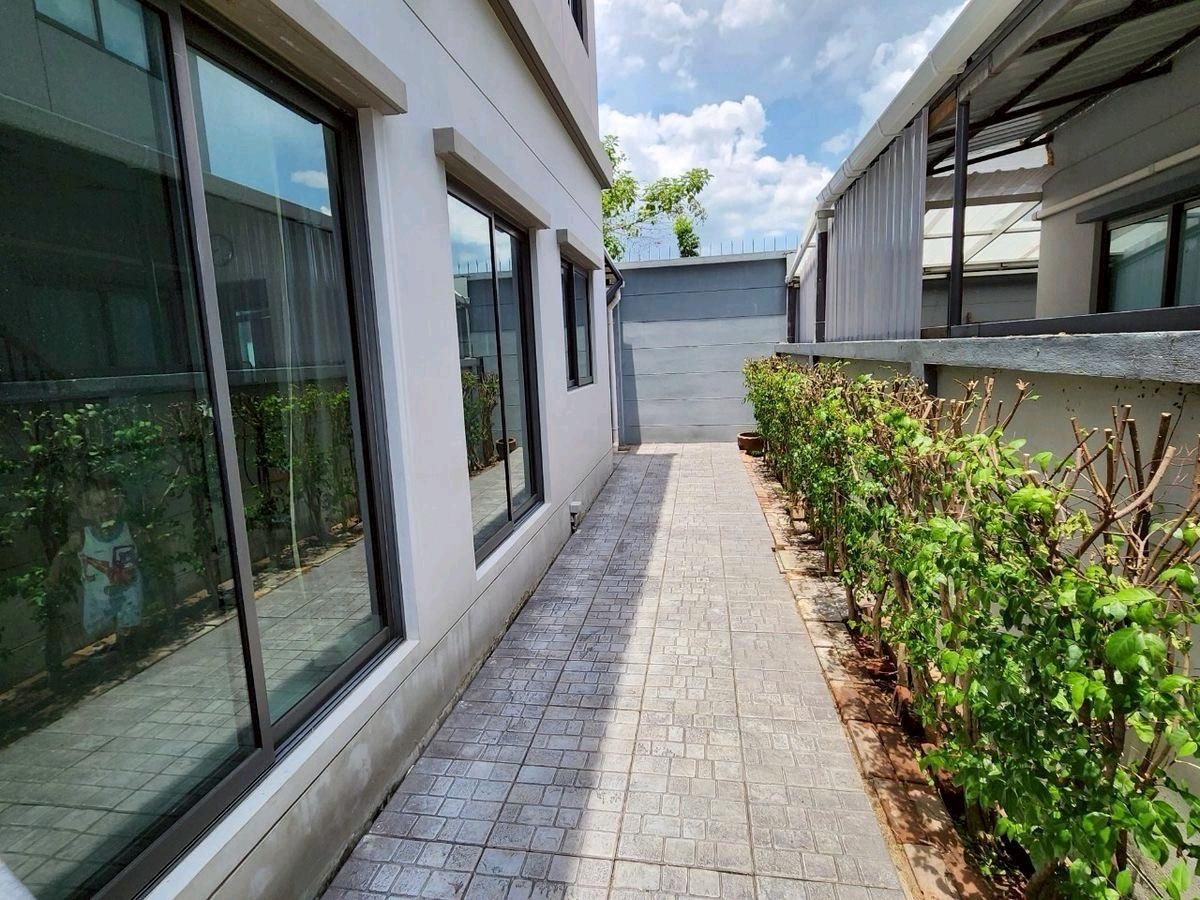 Special Price! VENUE Westgate Home by SC ASSET - Ready to Move In! Excellent condition, meticulously maintained , lightly used, fully extended with a garage and backyard kitchen. – รูปที่ 4