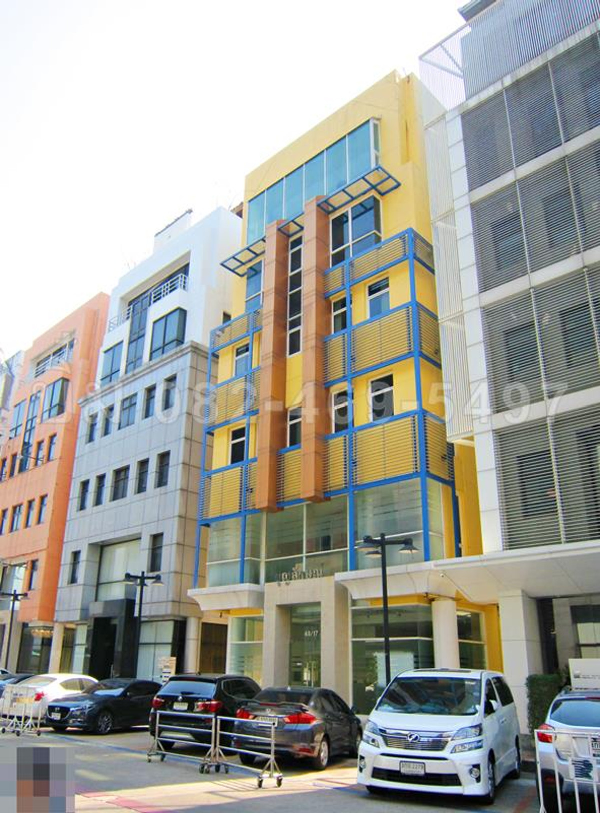 Urgent sale, 6-story office building with elevator, Soi Ratchada 20, near MRT Sutthisan. Urgent sale, 6-story office building with elevator, Soi Ratchada 20, near MRT Sutthisan.
