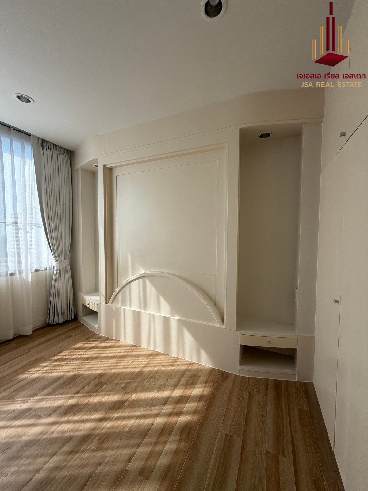 ✨ For Rent: River House Condominium Condo ✨ 💰 Only 80,000 THB/month