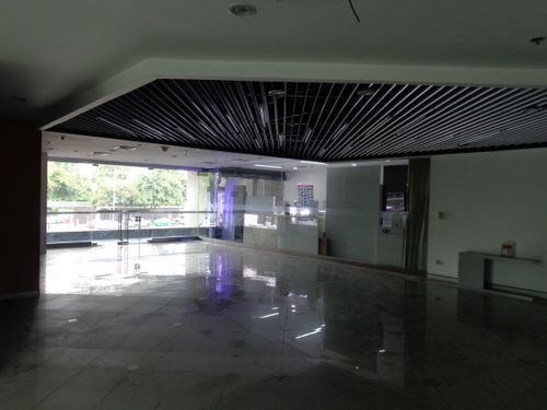 Rent Showroom+Office Space near BTS Phyathai