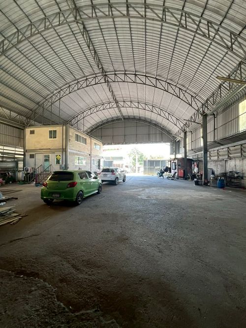 Factory warehouse for rent, Pu Chao Saming Phrai Samut Prakan, prime location, next to the main road, area 1000 square meters.