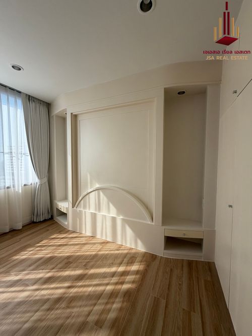 ✨ For Rent: River House Condominium Condo ✨ 💰 Only 80,000 THB/month