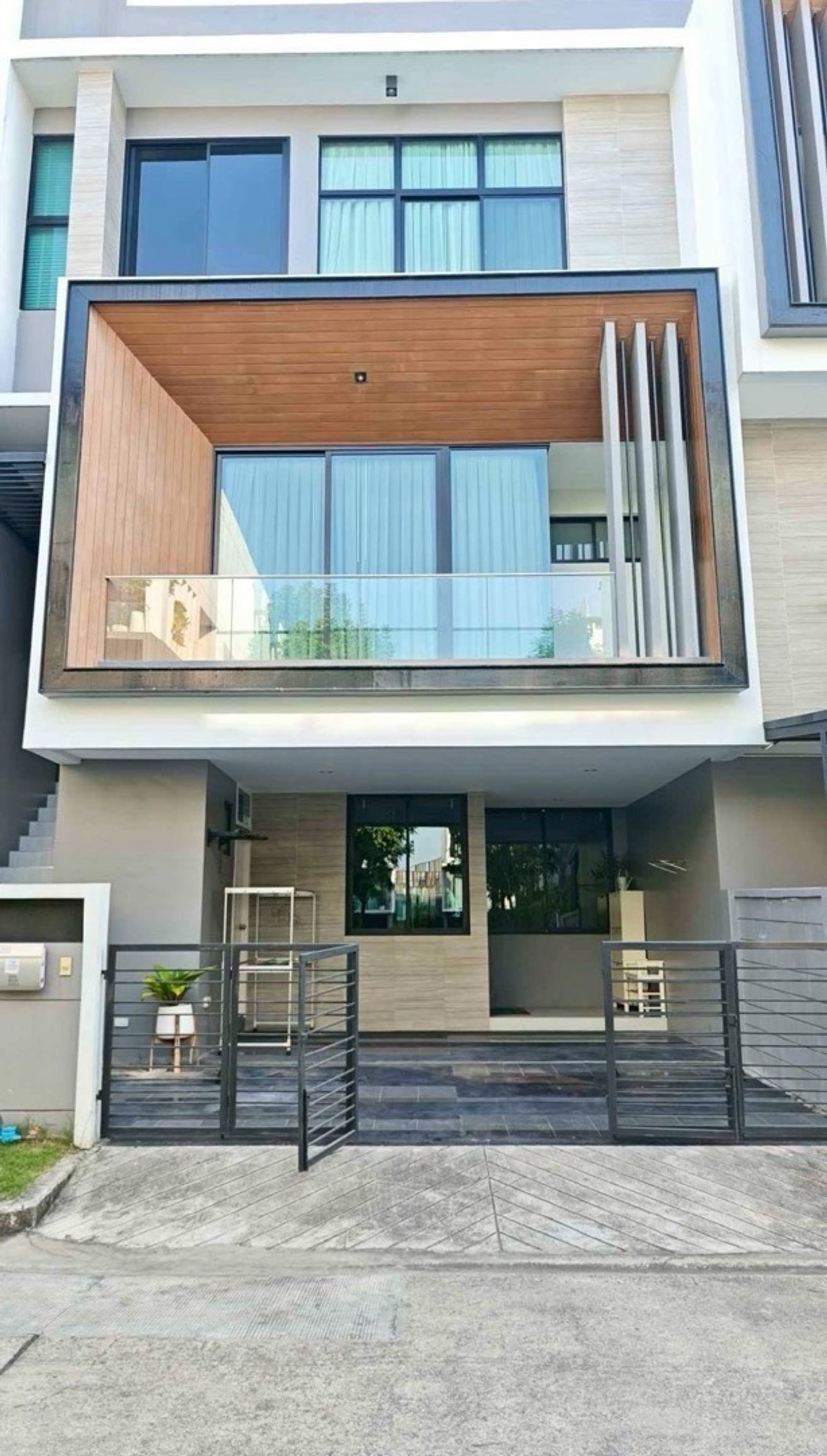 🏡✨ Luxury Townhome for Rent | Krungthep Kreetha – Rama 9 ✨🏡 Nirvana DEFINE Srinakarin – Rama 9 📍Next to the main road, near international schools. 🏡✨ Luxury Townhome for Rent | Krungthep Kreetha – Rama 9 ✨🏡 Nirvana DEFINE Srinakarin – Rama 9 📍Next to the main road, near international schools.