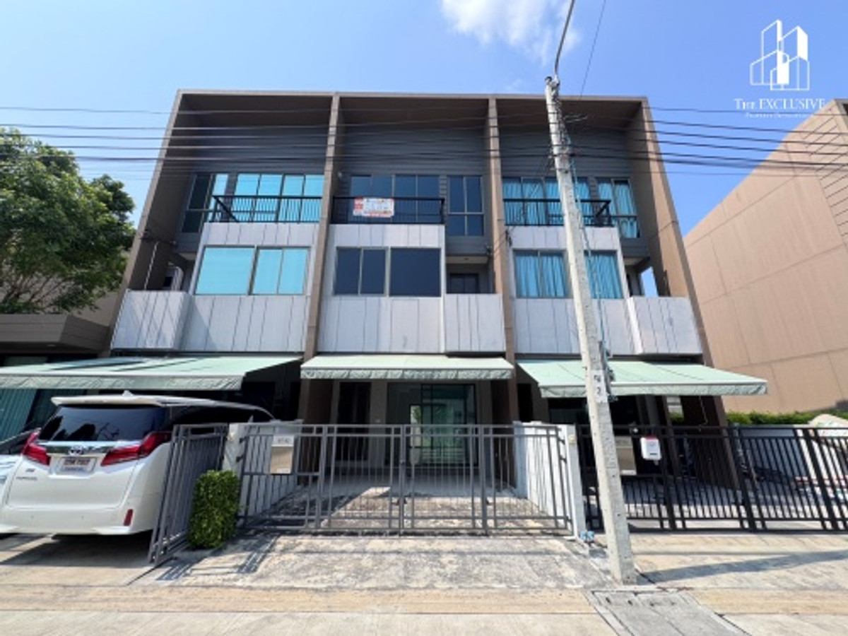 Townhome for sale, Baan Klang Muang Theera Pinklao-Charan, beginning of the project, new house, never lived in. Near Central Pinklao, Yanhee Hospital