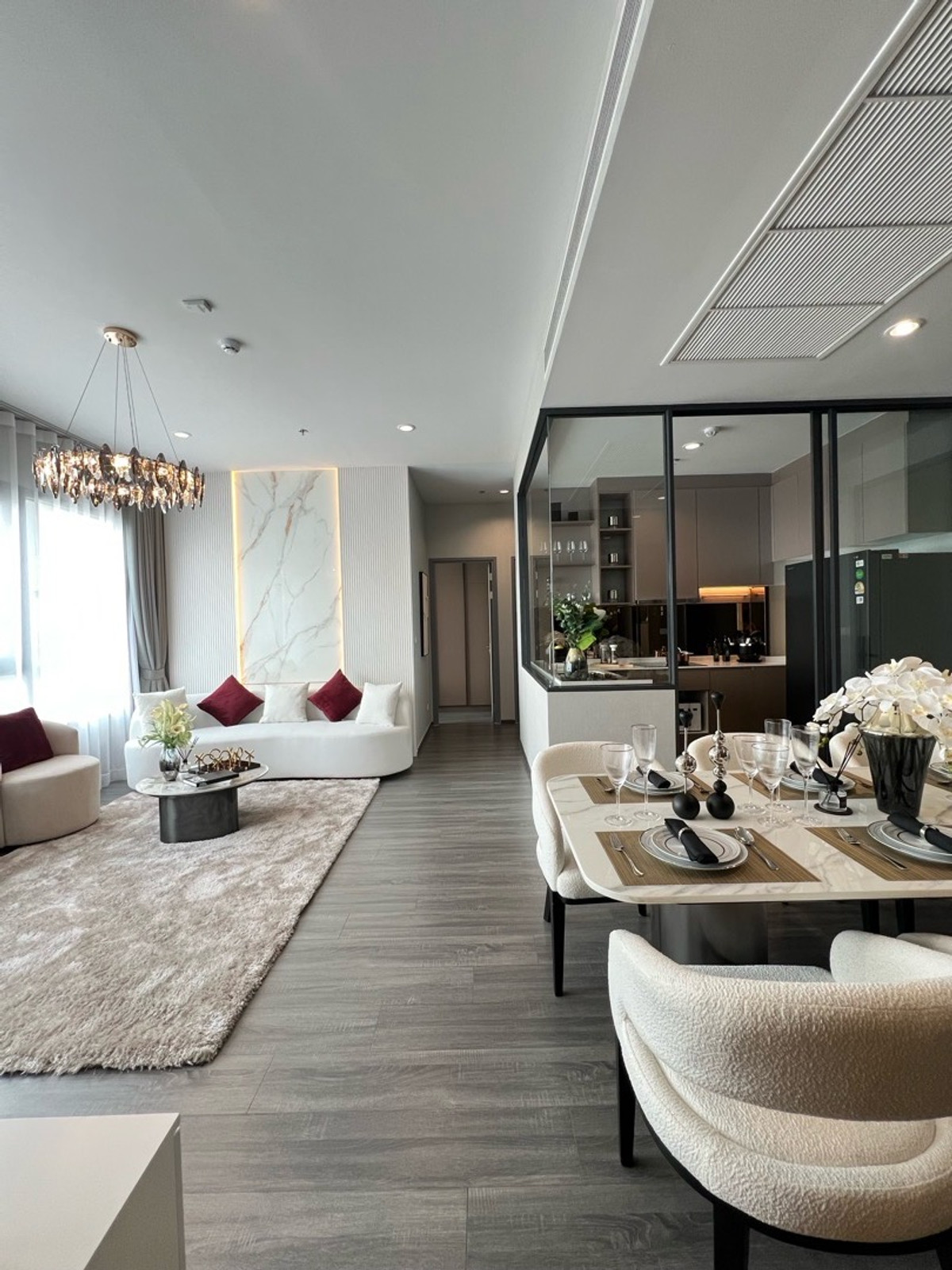 𝗣𝗲𝗻𝘁𝗵𝗼𝘂𝘀𝗲 𝟯 𝗕𝗲𝗱𝗿𝗼𝗼𝗺 Ideo Sukhumvit Rama 4 | New room, decorated and ready to move in, near BTS Phra Khanong 350 m. Interested in making an appointment to see the project? Call 062-339-3663
