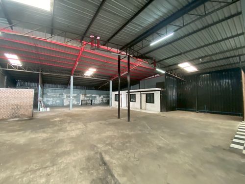 Warehouse with office for rent Rattanathibet Rd., Soi 9, good location, convenient travel, near MRT Nonthaburi Government Center Station, only 15 meters.