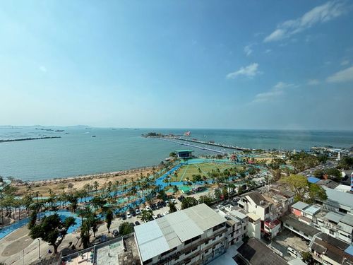 Ladda Plus Condo, Sriracha for rent. 15th floor, sea view. Near Koh Loi, Central, and Robinson.