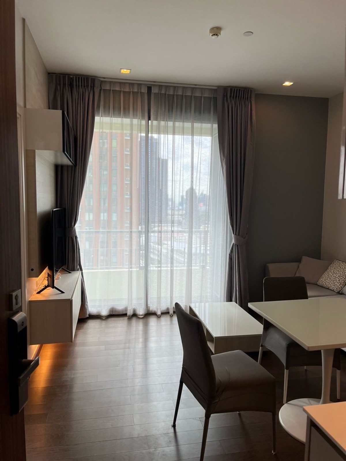 For Rent!! Q Asoke Rent Price!! 28,000฿ per month❤️🔥1 Bedroom size 38 sq.m.Contract Aomam (agent) Tel./Line id : 0955871692 WhatsApp : +66 95 587 1692 For Rent!! Q Asoke Rent Price!! 28,000฿ per month❤️🔥1 Bedroom size 38 sq.m.Contract Aomam (agent) Tel./Line id : 0955871692 WhatsApp : +66 95 587 1692