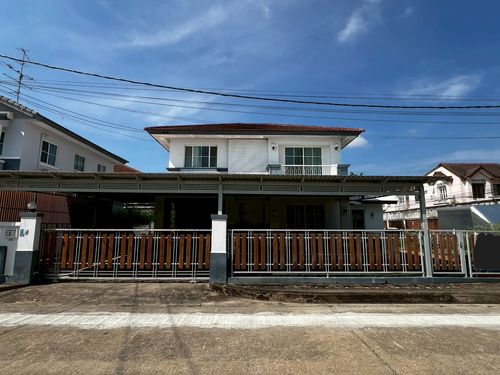 4bedroom house with a ground floor room (furniture can be added, negotiable). Near Bang Bua Thong Hospital.