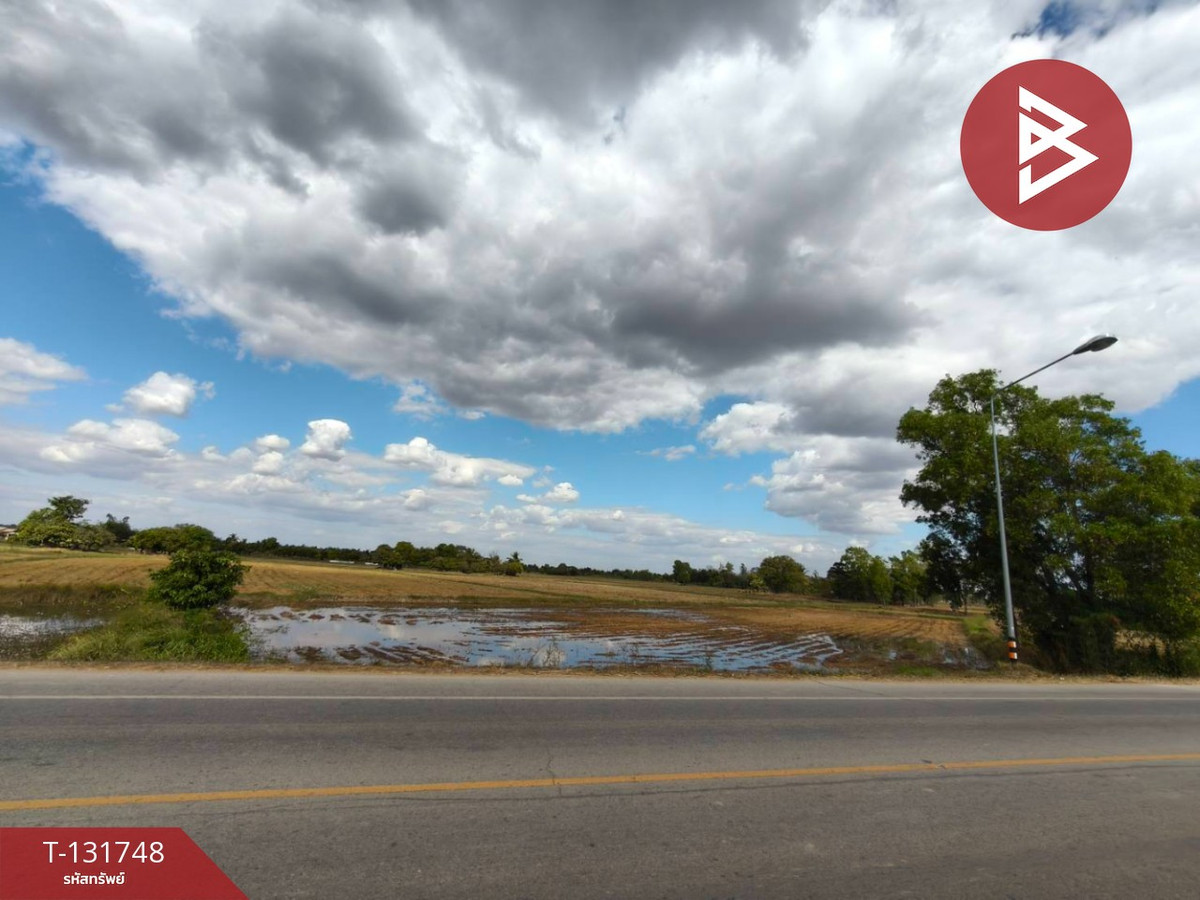 Land for sale, area 4 rai 3 ngan 70 square wa, next to a paved road. Land for sale, area 4 rai 3 ngan 70 square wa, next to a paved road.