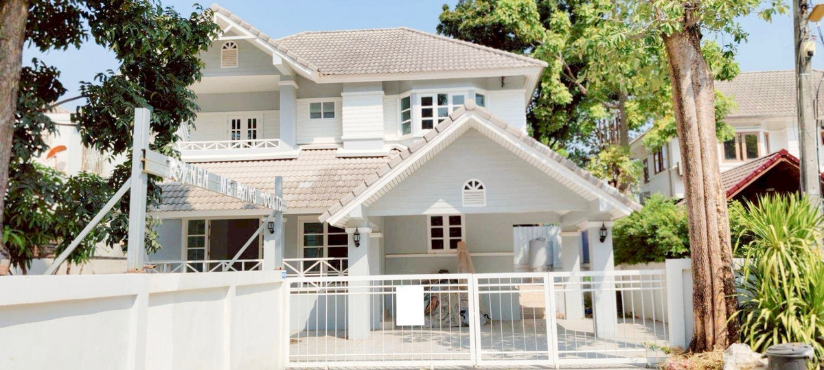 Beautiful house, newly renovated!! Na Buri Village, corner house, decorated in a minimalist style, soft white tones, area 76 sq m., very good location, close to the expressway entrance and exit. Beautiful house, newly renovated!! Na Buri Village, corner house, decorated in a minimalist style, soft white tones, area 76 sq m., very good location, close to the expressway entrance and exit.