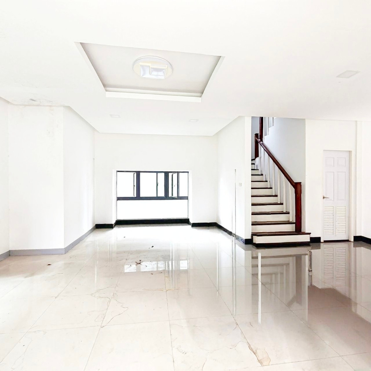 บ้านสวยรีโนเวทใหม่!! หมู่บ้าน ณ บุรี หลังมุม แต่งสไตล์มินิมอลโทนขาวละมุน พื้นที่ 76 ตรว. ทำเลดีม๊าก ใกล้จุดขึ้น-ลงทางด่วน  – รูปที่ 4