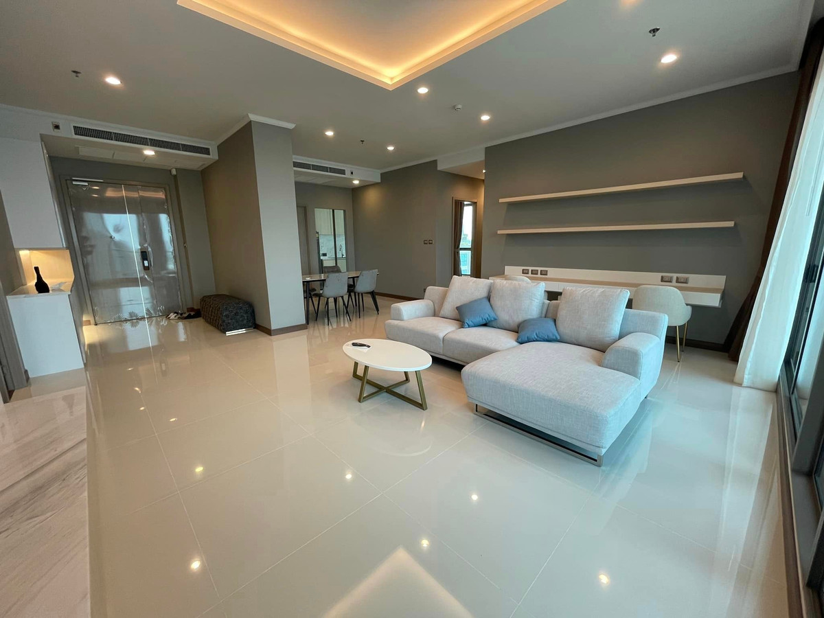PFD-07911 For rent Supalai Oriental Sukhumvit 39 near BTS Phrom Phong, 3 bedrooms, 145 sq m., high floor, beautiful view.
