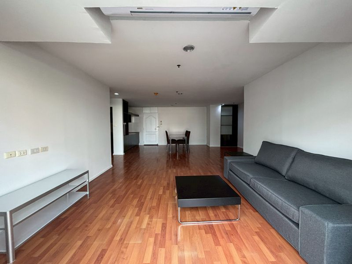 For rent: Pet-friendly condo 🐶🐱 2 bedrooms, 140 sq.m., fully furnished with complete facilities. Close to shopping malls, BTS Thonglor & Phrom Phong, schools, and Benchasiri Park. Ready to move in. For rent: Pet-friendly condo 🐶🐱 2 bedrooms, 140 sq.m., fully furnished with complete facilities. Close to shopping malls, BTS Thonglor & Phrom Phong, schools, and Benchasiri Park. Ready to move in.