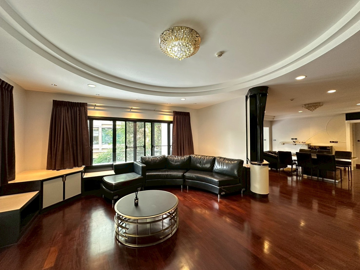 For rent family Condo in Ploenchit area!🔥 3+1 bedroom with spacious 240 sq.m fully furnished near BTS Chidlom and Velaa 