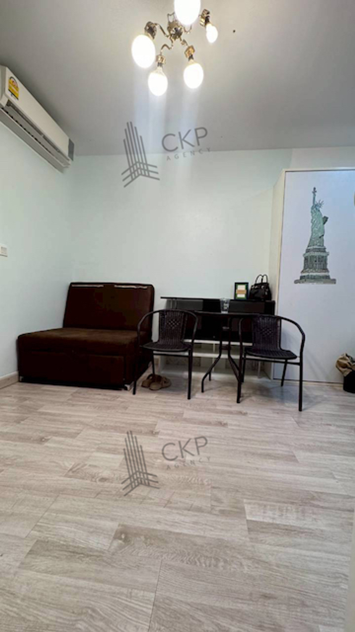 Condo for sale: Ideo Mobi Sukhumvit, near BTS On Nut (only 3 minutes away). Full amenities. Located in the On Nut - Ekkamai area.