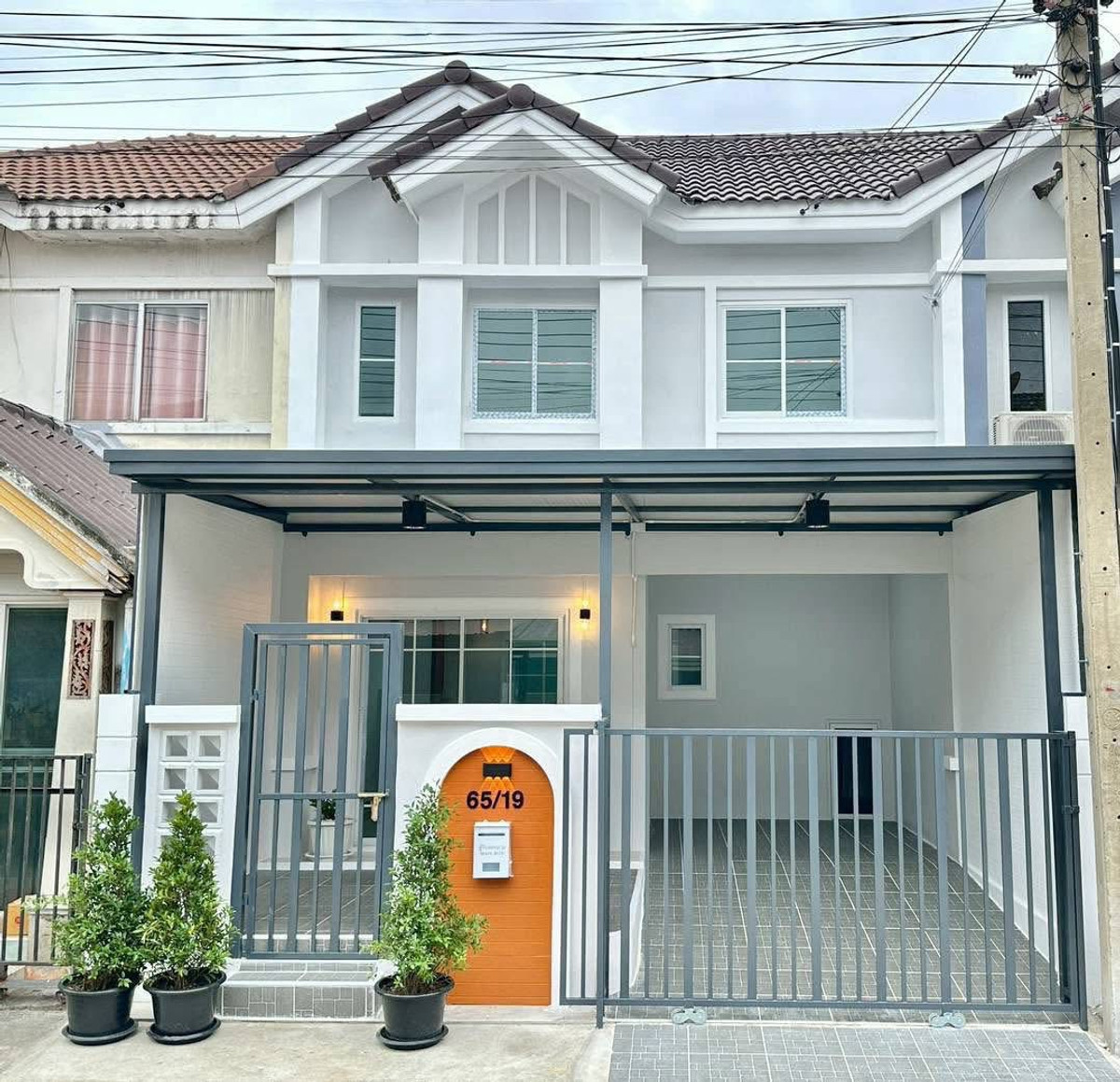 Urgent sale! 2-story townhouse, Pruksa Village 69, Bang Yai zone (Soi Kaew In), area 17.7 sq m., front of house width 6 meters, function 3 bedrooms, 2 bathrooms, newly decorated throughout in modern tones, front of house facing  – รูปที่ 3