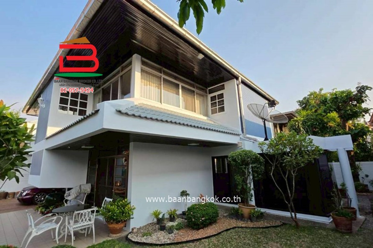 Single house Khlong Tan Niwet Soi Pridi Banomyong 42 (near Phraharuthai Patthanawet School), area 79 sq m., Khlong Tan Nuea Subdistrict, Watthana District.