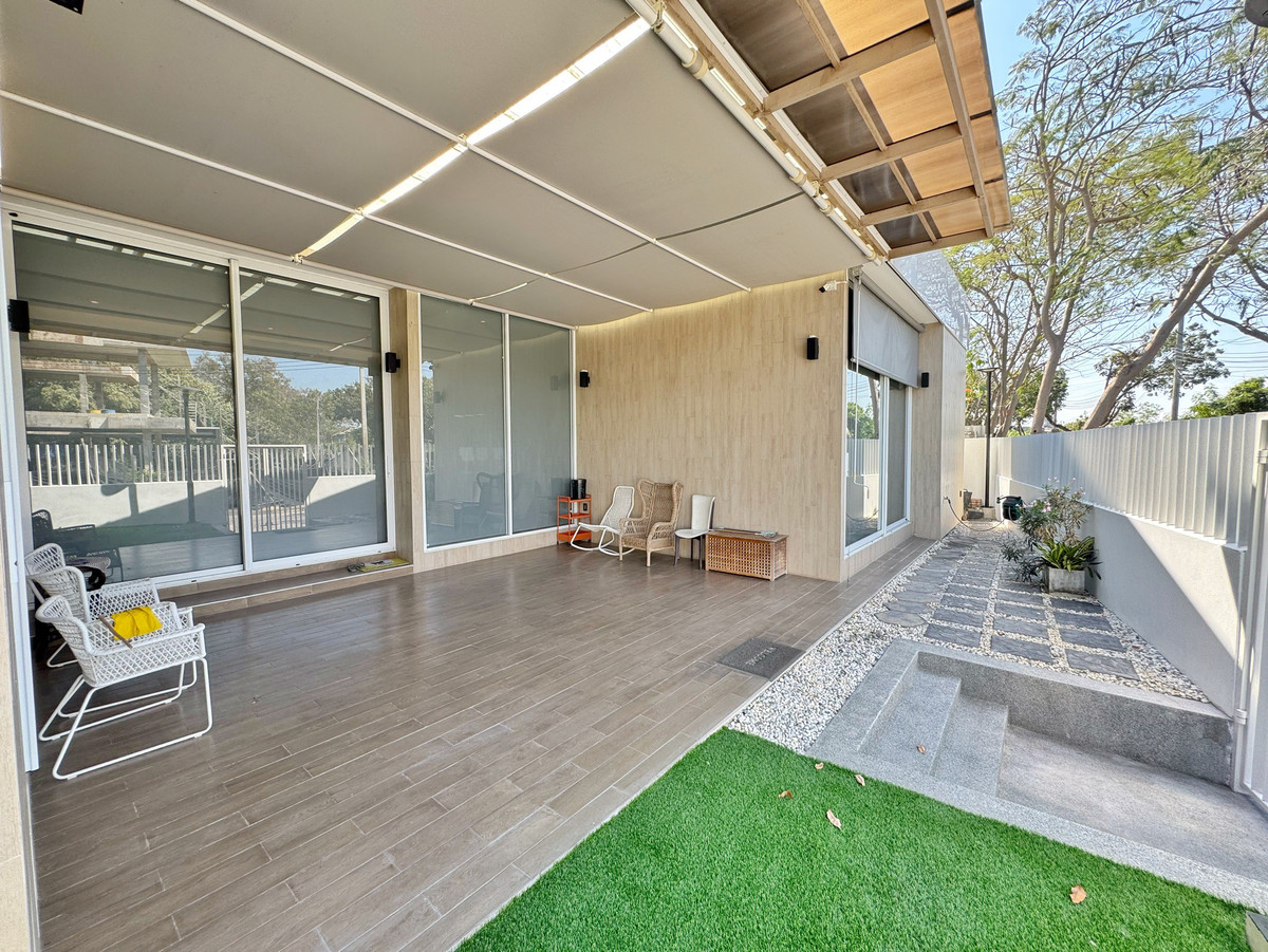 Penthouse style house for sale, Chaiyaphruek Village, Wat Lat Pla Duk – Wongwaen – Rattanathibet, 97 square wah.