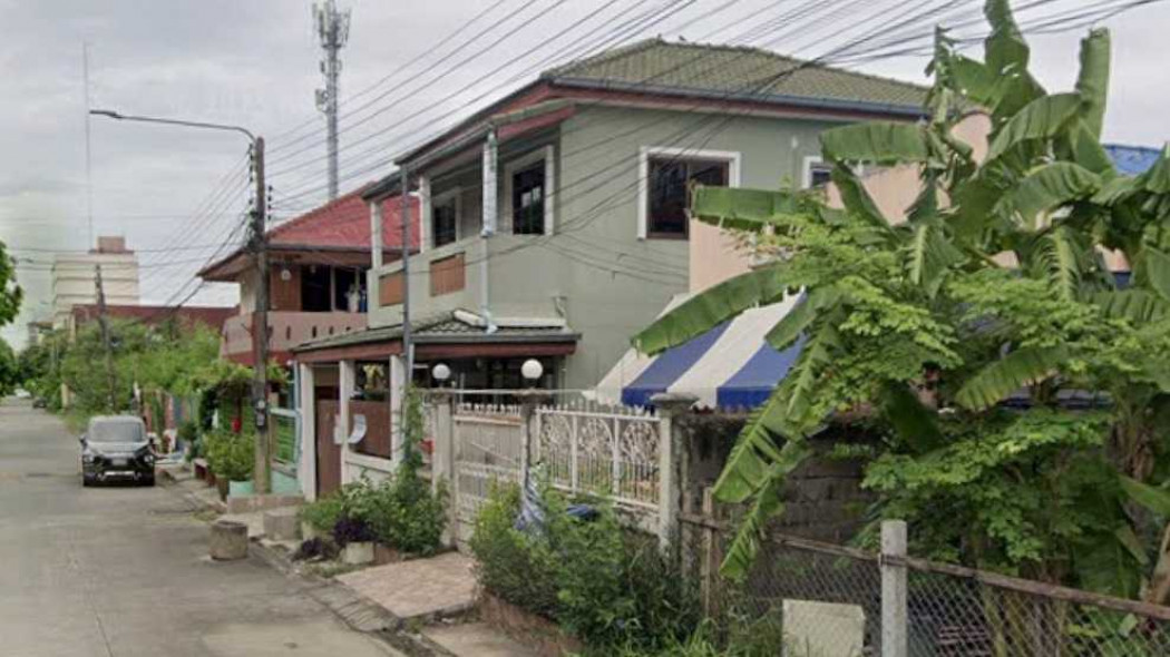 Twin house for sale, Rangsit Klong 2, Thanyaburi, 196 sq m, 35 sq wah. Near Market Village Rangsit.