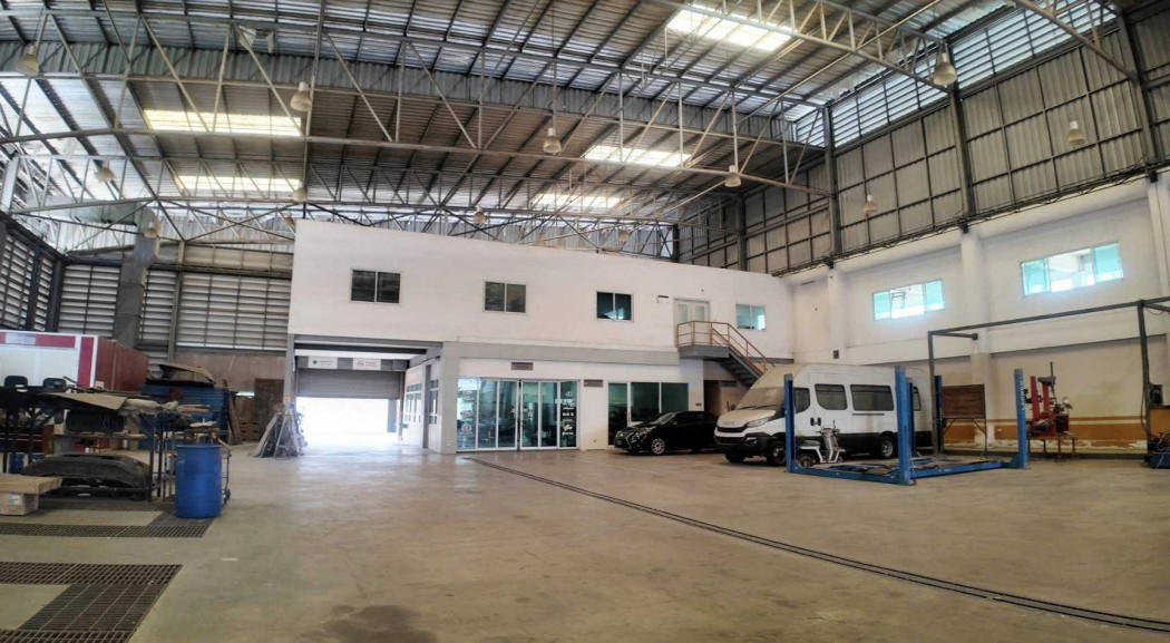 Factory and warehouse for sale in the free zone of Navanakorn Industrial Estate, 5392 sq m, 3 rai 2 ngan 37.5 sq wah. Near the expressway.