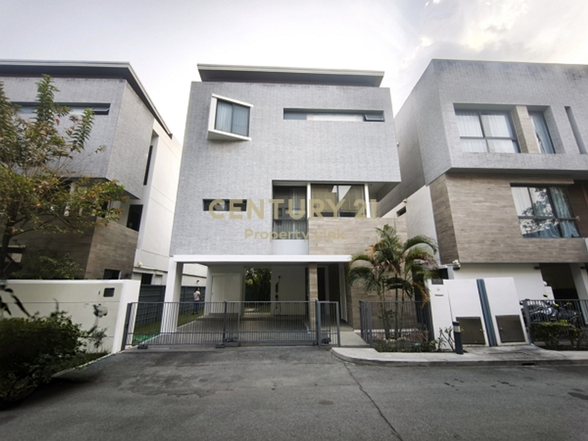 บ้านเดี่ยว 3 ชั้น บนที่ดิน 60 ตร.ว. พื้นที่ใช้สอย 350 ตร.ม. ที่ผ่านการ Renovated ใหม่เอี่ยม พร้อมเข้าอยู่ No.50-HH-69006