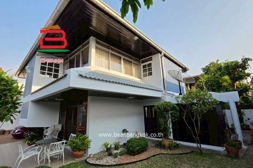 Single house Khlong Tan Niwet Soi Pridi Banomyong 42 (near Phraharuthai Patthanawet School), area 79 sq m., Khlong Tan Nuea Subdistrict, Watthana District.