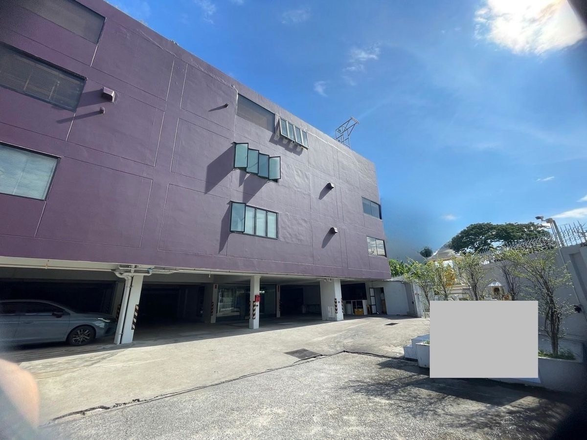 Commercial building for rent, Rama 9, usable area 1,100 square meters, has an elevator, 5 floors high, single building, not attached to anyone, parking for 10 cars + can rent more @ Rama 9 • Phatthanakan 29, good location. Commercial building for rent, Rama 9, usable area 1,100 square meters, has an elevator, 5 floors high, single building, not attached to anyone, parking for 10 cars + can rent more @ Rama 9 • Phatthanakan 29, good location.