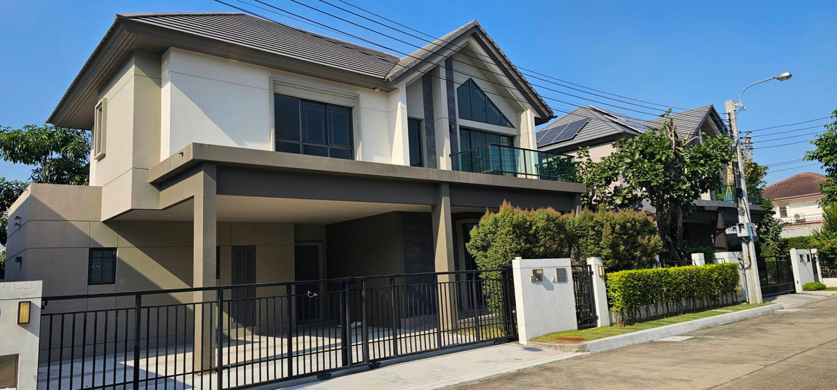 Selling cheapest in the project Bangkok Boulevard Ramintra - Seri Thai 2, Luxury Nordic style house, price 16.7 million (negotiable,  sells himself))