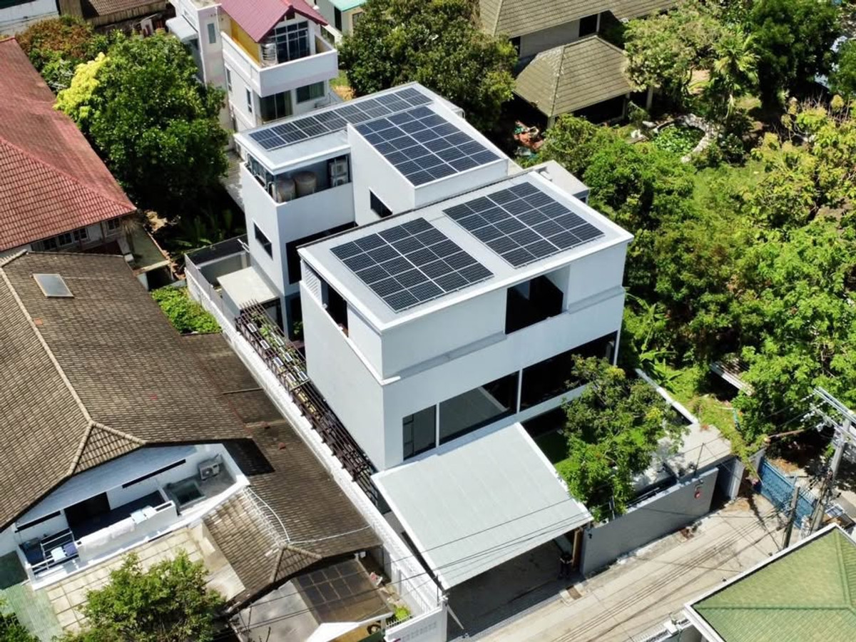 Modern style detached house for sale, Soi Inthra 28, according to the appraised price, cant find it.