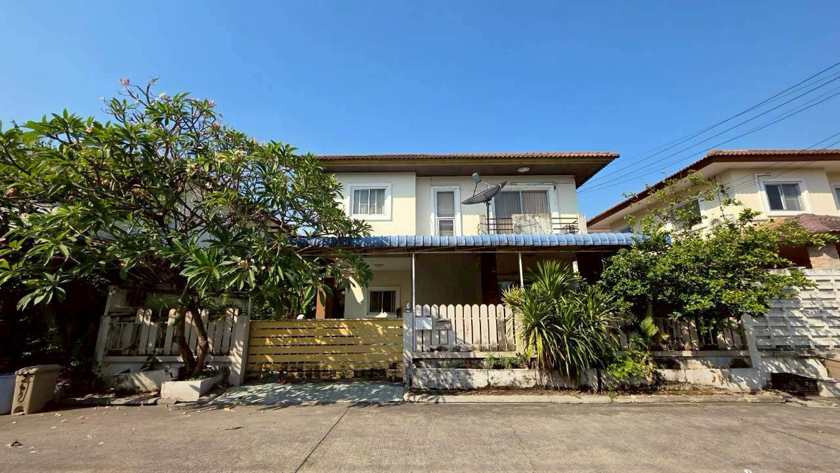 [Urgent sale!] 2-story detached house, 50 sq m., Dusit Grand Park Village (along Khlong Song-Khubon), beautiful house, good location, next to the main road, convenient travel, near the Pink Line MRT.