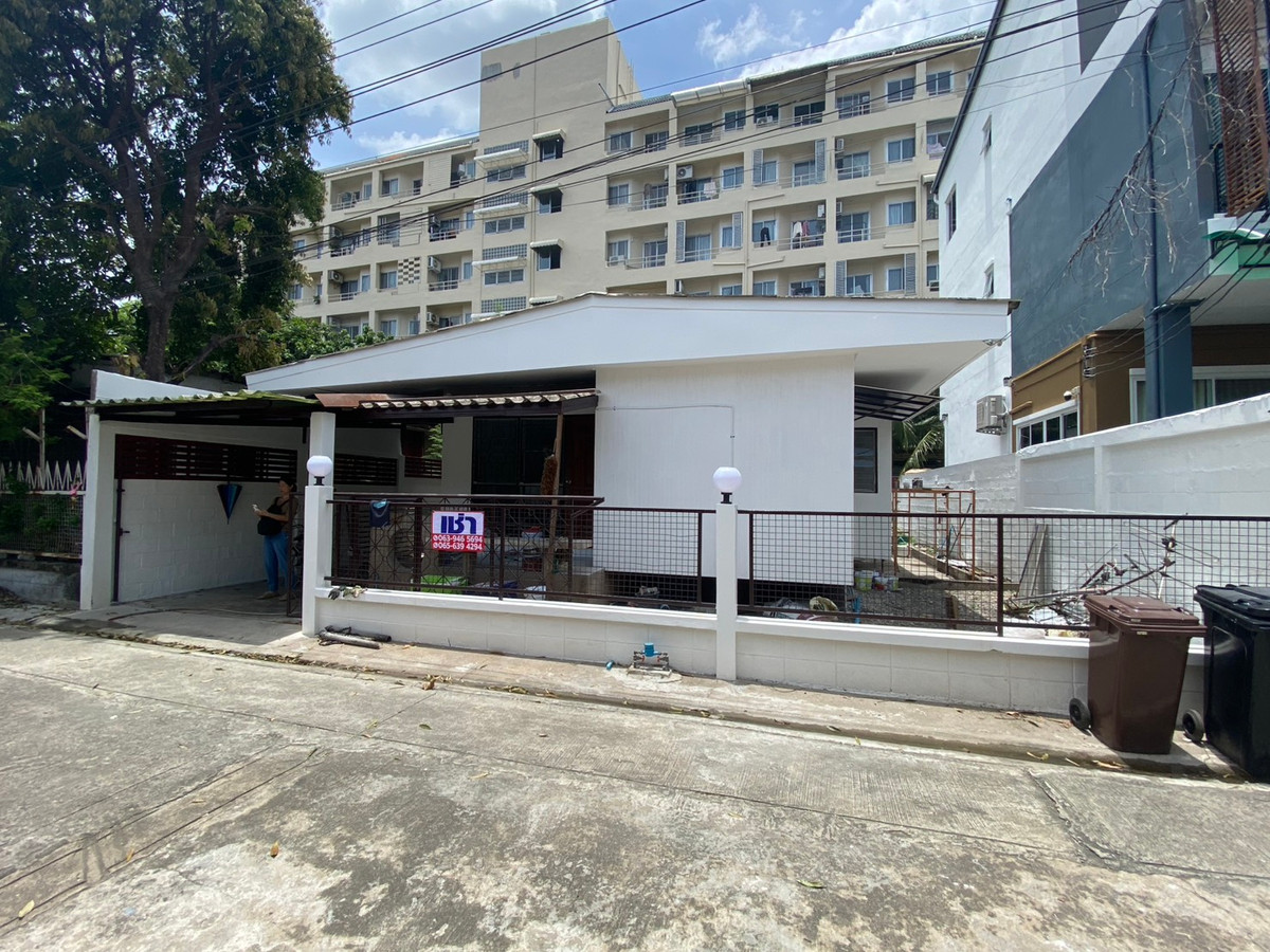 H1355 House for rent, Soi Vibhavadi 16, 3 bedrooms, 1 bathroom.