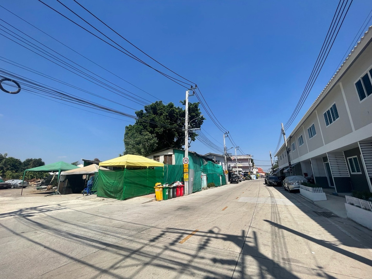 Land along Prem Prachakorn Canal, opposite Kasetsart University, area 1 rai 3 ngan 91 square wah. Land along Prem Prachakorn Canal, opposite Kasetsart University, area 1 rai 3 ngan 91 square wah.