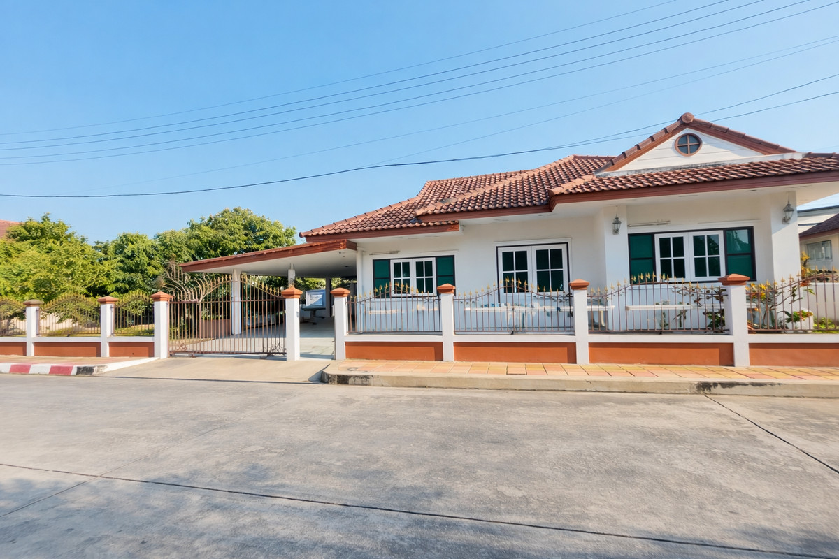 One-story detached house, ready to transfer, the richer the village. Suphan Buri