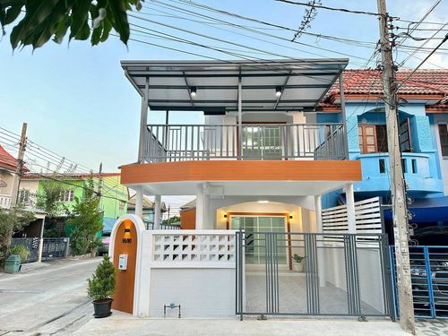 ขายทาวน์เฮ้าส์ 2 ชั้น หมู่บ้านกานต์มณี บางบัวทอง หลังมุมพื้นที่กว้าง ทำเลดีหน้าตลาดสดและต้นสายรถเมล์