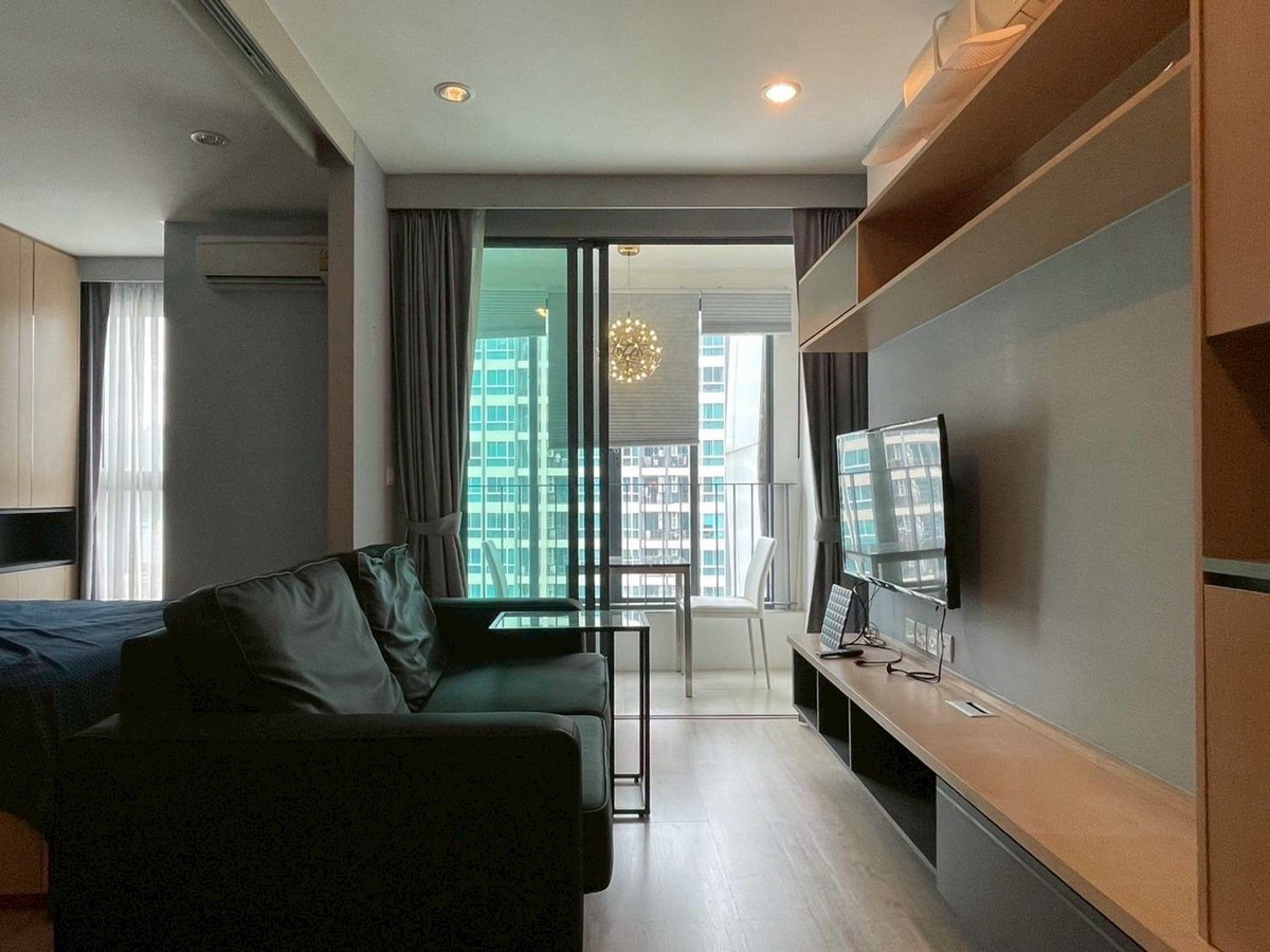 ✨ For rent Ideo Q Chula - Samyan ✨💰 Rental price: 23,000 baht/month💖 1 bedroom, size 34 sq m. 📞 Contact: Aomam (Agent) Tel./Line ID: 095-587-1692 WhatsApp: +66 95 587 1692
