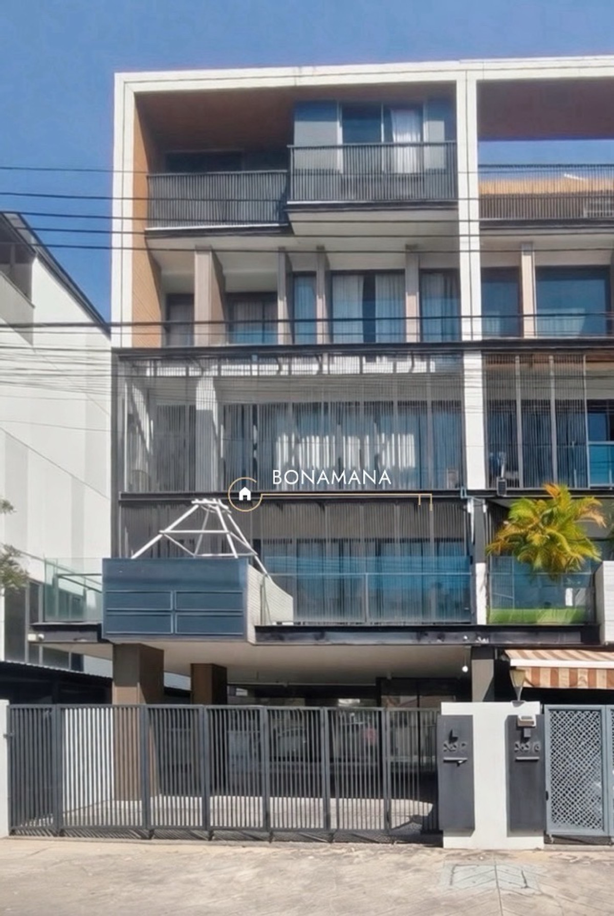 Home Office for sale/rent, fully decorated, built-in throughout, Rama 9 (near The Nine, only 150m)