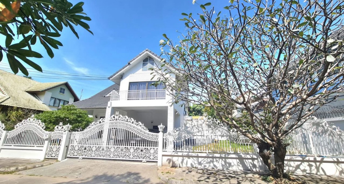 💥 Instant 1 Million Baht Discount! Large Detached House, Ready to Move In 💥 Country Home 1 / 3 Bedrooms (FOR SALE) YEAN096