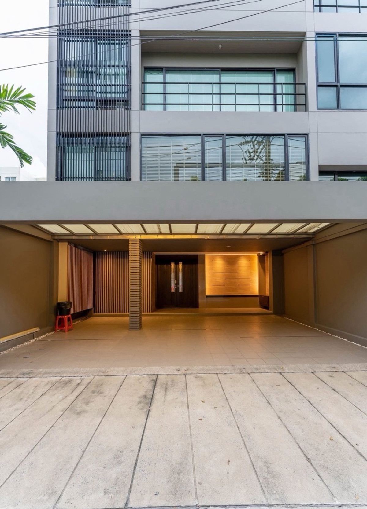 Townhome for Sale at Noble Cube Pattanakarn, 79.9 sq.w Land, 680 sq.m Usable Area
