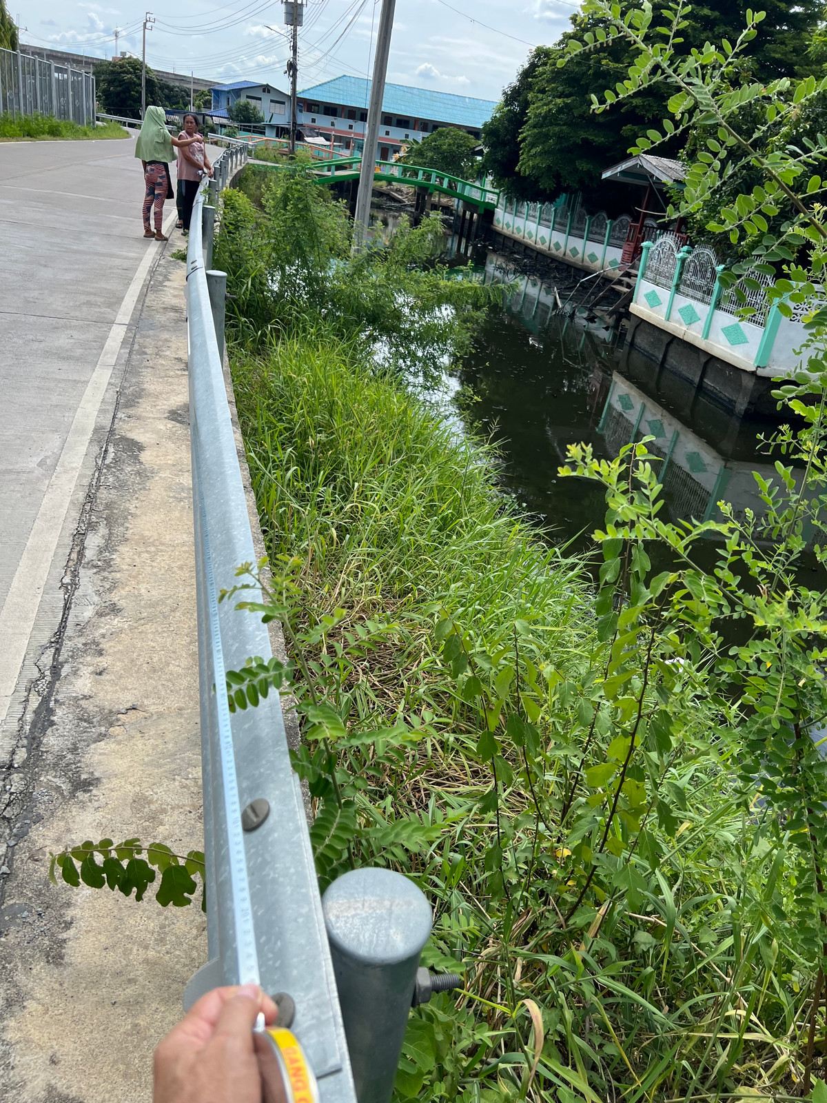 ขายที่ดินสวย เลยเซ็นทรัลเวสเกต อยู่ฝั่งเดียวกับที่จอดรถ MRT สถานีคลองบางไผ่  ( มีโครงการหมู่บ้านจัดสรร ติดกับที่ดิน) พื้นที่ 10 ไร่ ราคา 200 ลบ.  ติดต่อ คุณปุ้ย 08-9920-9893 – รูปที่ 4