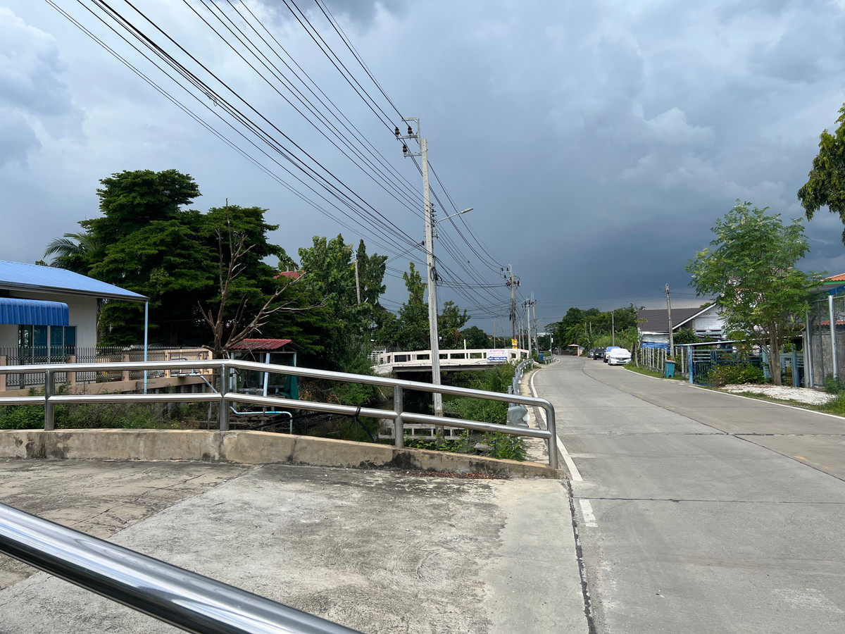 ขายที่ดินสวย เลยเซ็นทรัลเวสเกต อยู่ฝั่งเดียวกับที่จอดรถ MRT สถานีคลองบางไผ่  ( มีโครงการหมู่บ้านจัดสรร ติดกับที่ดิน) พื้นที่ 10 ไร่ ราคา 200 ลบ.  ติดต่อ คุณปุ้ย 08-9920-9893 – รูปที่ 3