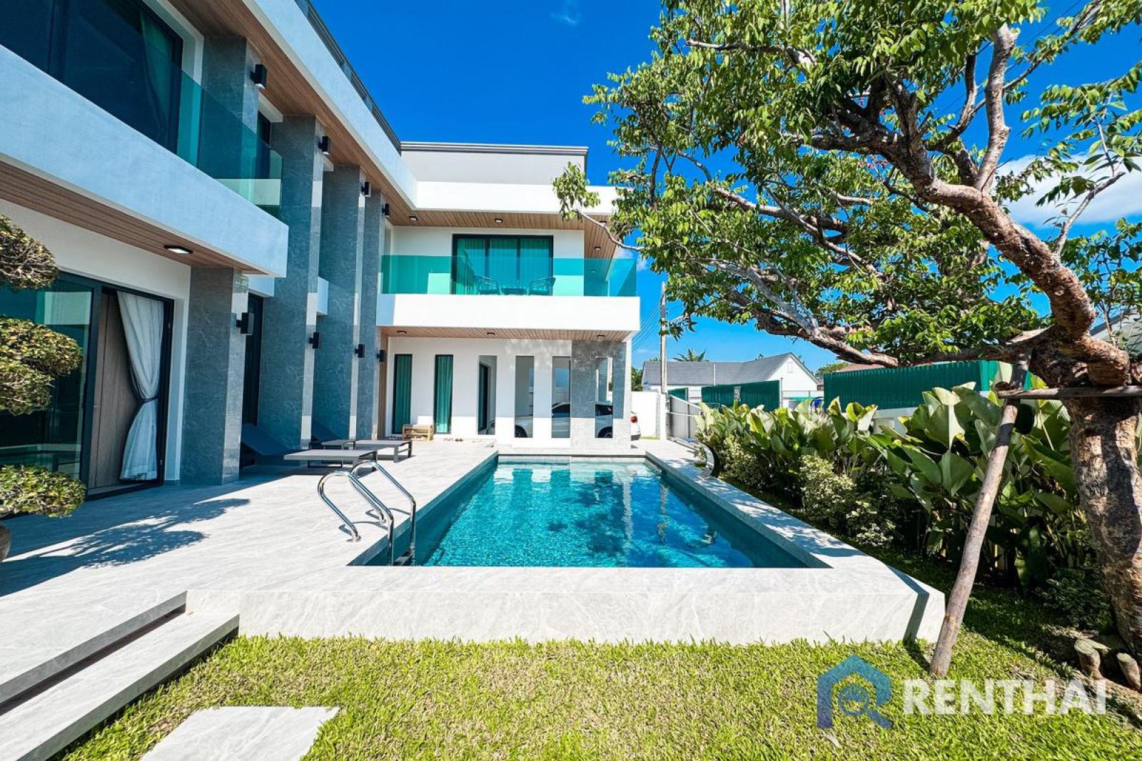 Spacious 5-Bedroom Luxury House in Prime Pattaya Location Spacious 5-Bedroom Luxury House in Prime Pattaya Location