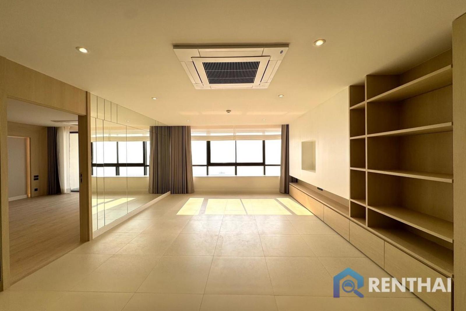 Beachfront Condo for Sale at Jomtien Beach – 2 Bedrooms, 150 sq.m., Fully Renovated with Stunning Sea View