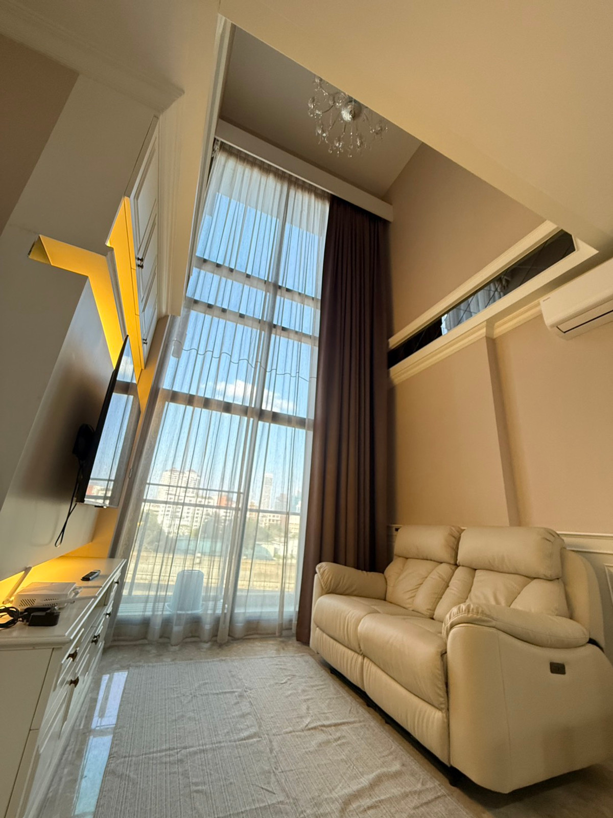 ให้เช่าคอนโด The Crest Sukhumvit 34 ขนาด 2 ห้องนอน duplex เฟอร์ครบ พร้อมอยู่ ใกล้ Bts Thonglor เพียง 200 เมตร