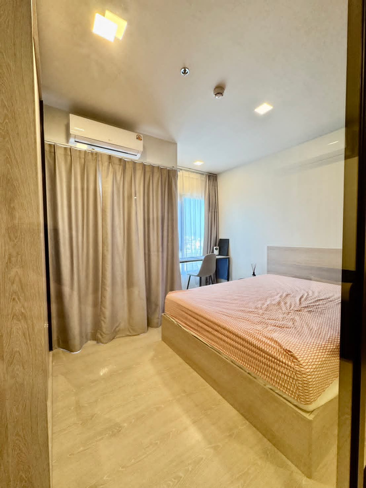 🌇 ให้เช่า 𝐅𝐥𝐨 𝐛𝐲 𝐬𝐚𝐧𝐬𝐢𝐫𝐢 ห้องวิวแม่น้ำชั้น 21 เฟอร์นิเจอร์ครบพร้อมอยู่ RW007517  – รูปที่ 4