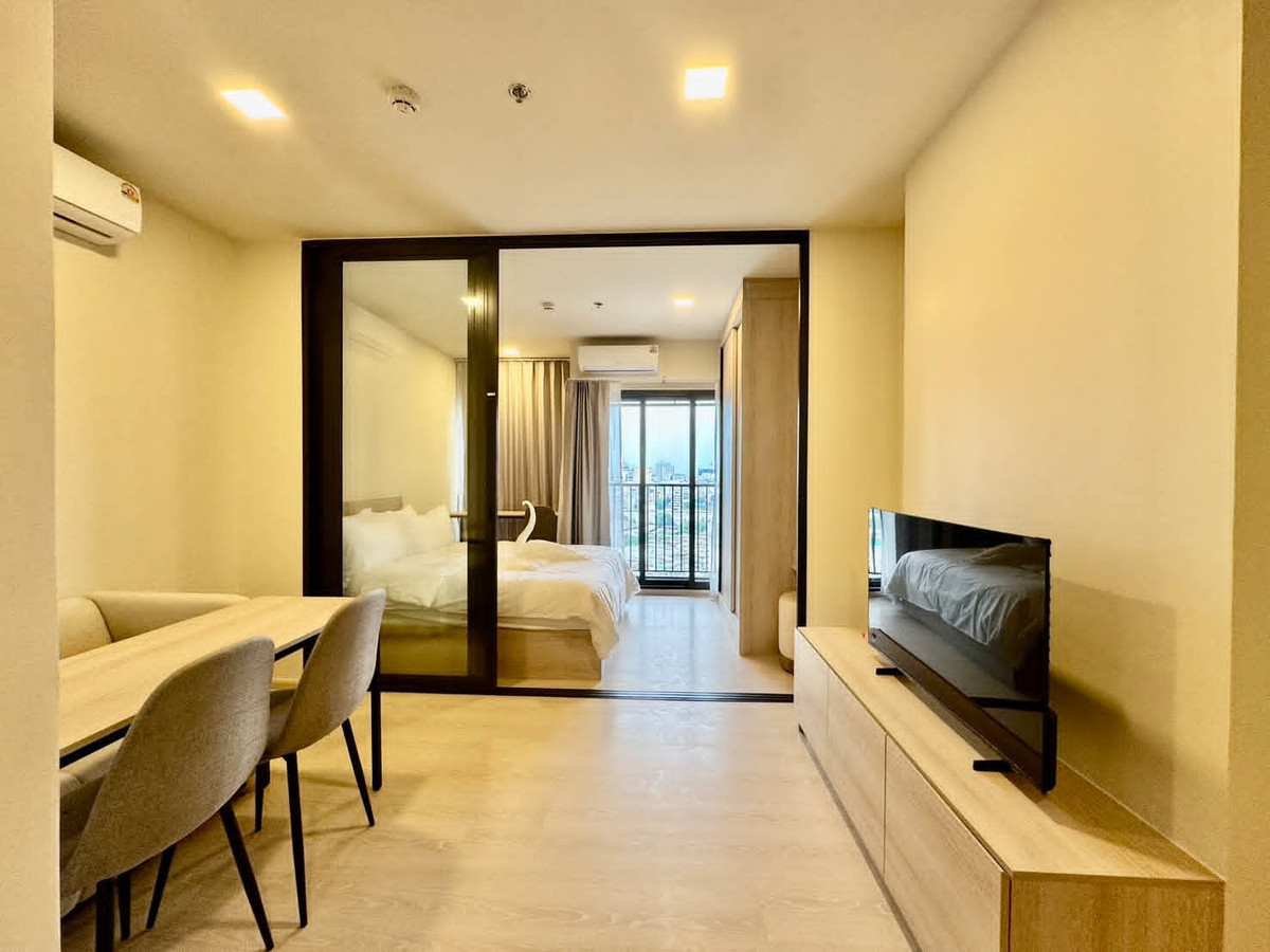 For rent 𝐅𝐥𝐨 𝐛𝐲 𝐬𝐚𝐧𝐬𝐢𝐫𝐢, city view room, 18th floor, fully furnished, ready to move in RW007513 – รูปที่ 2