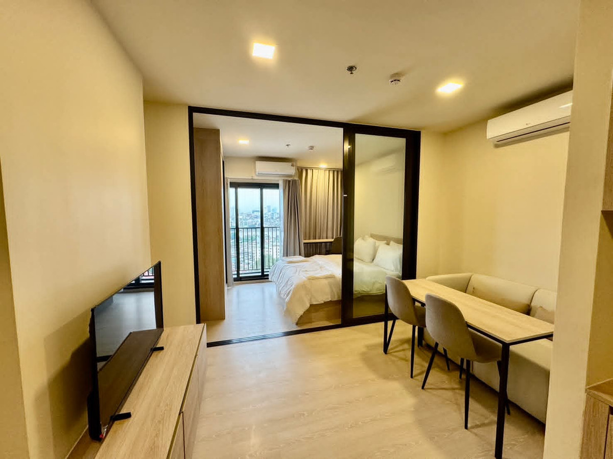 ให้เช่า 𝐅𝐥𝐨 𝐛𝐲 𝐬𝐚𝐧𝐬𝐢𝐫𝐢 ห้องวิวเมืองชั้น 18 เฟอร์นิเจอร์ครบพร้อมอยู่ RW007514 – รูปที่ 2