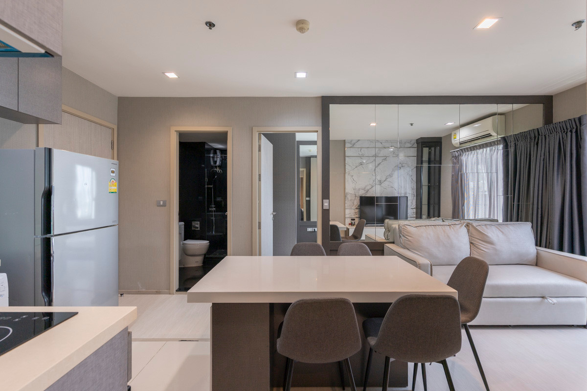 Urgent sale, condo near BTS Thonglor, two bedrooms, very good price, good high floor, beautiful open view, corner room. Urgent sale, condo near BTS Thonglor, two bedrooms, very good price, good high floor, beautiful open view, corner room.