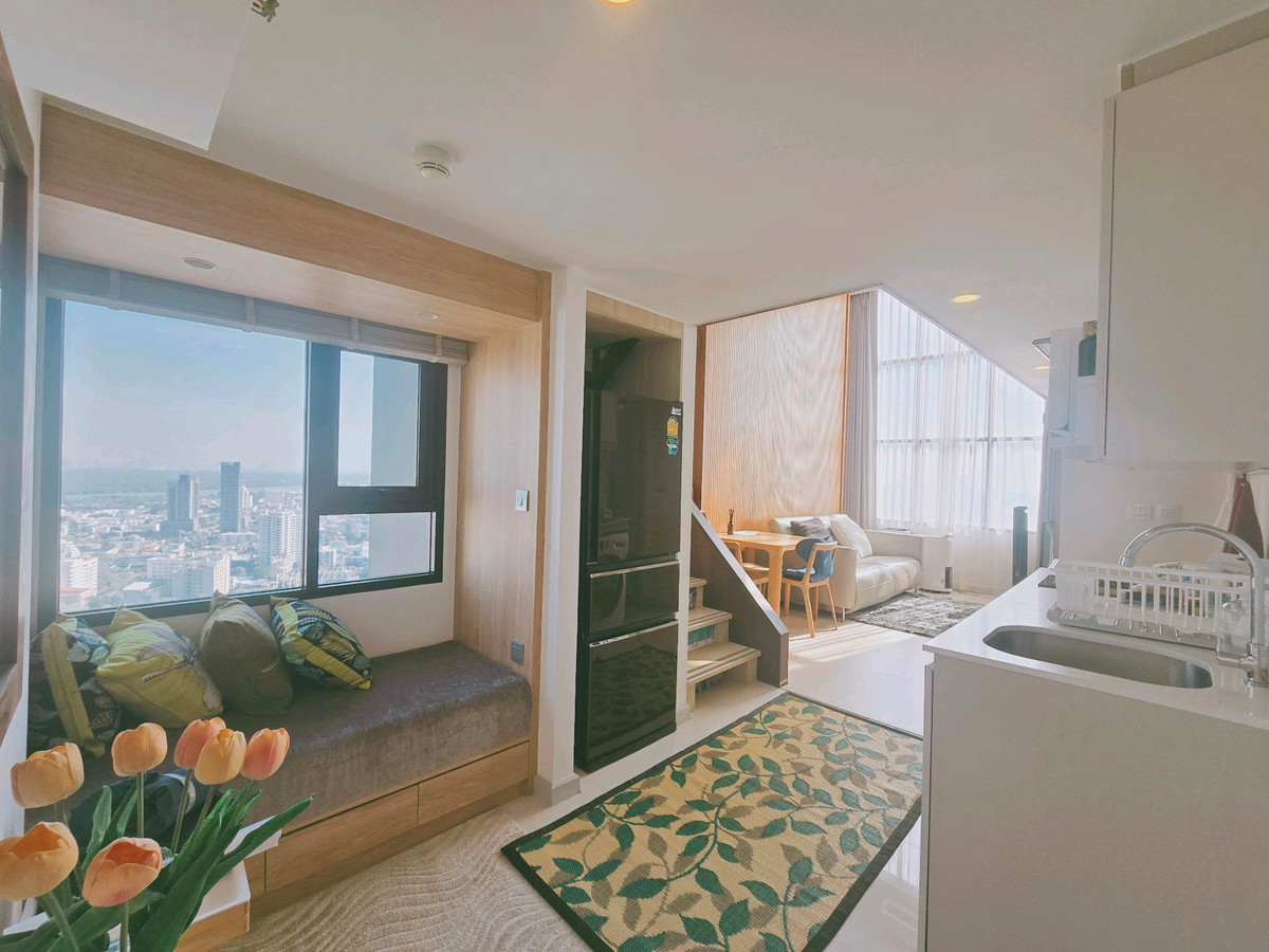 Luxury condo for sale 2b1b in the heart of Sathorn, special type, large corner room, hidden in the project, price only 7.95 m. Luxury condo for sale 2b1b in the heart of Sathorn, special type, large corner room, hidden in the project, price only 7.95 m.